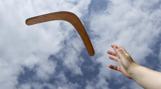 EL AMOR NO ES UNA FLECHA, ES UN BOOMERANG